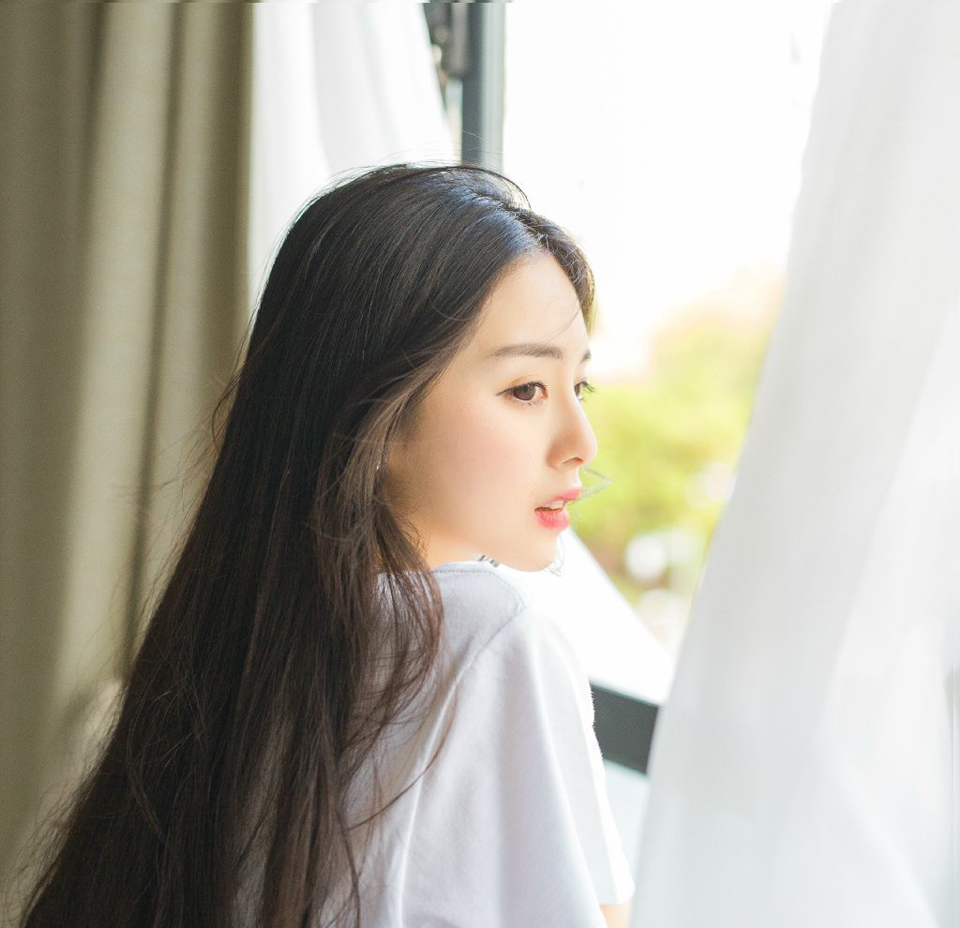 雨下了那么多日，它没有弄湿过我，是我心底在雨季，我自己弄湿了自己。——三毛《雨季不再来》